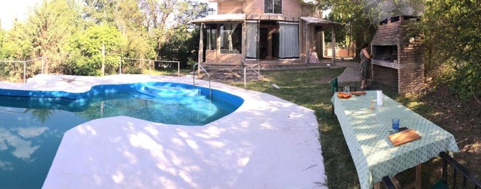 Casa Villa Carlos Paz, con pileta, frente al río House in Villa Carlos Paz