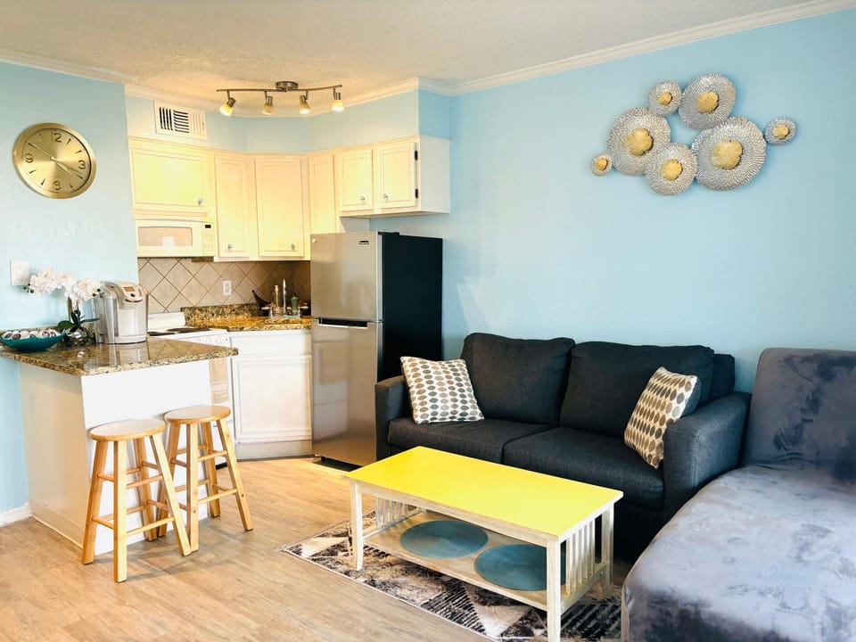 Kitchen or kitchenette, Living room