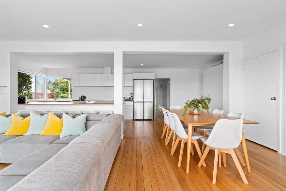 Kitchen or kitchenette, Living room, Dining area