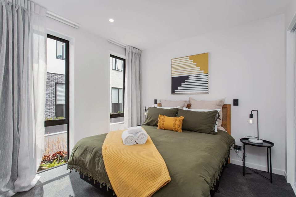 Simply The Best CBD 3 Mins Plus Garage Apartment in Christchurch