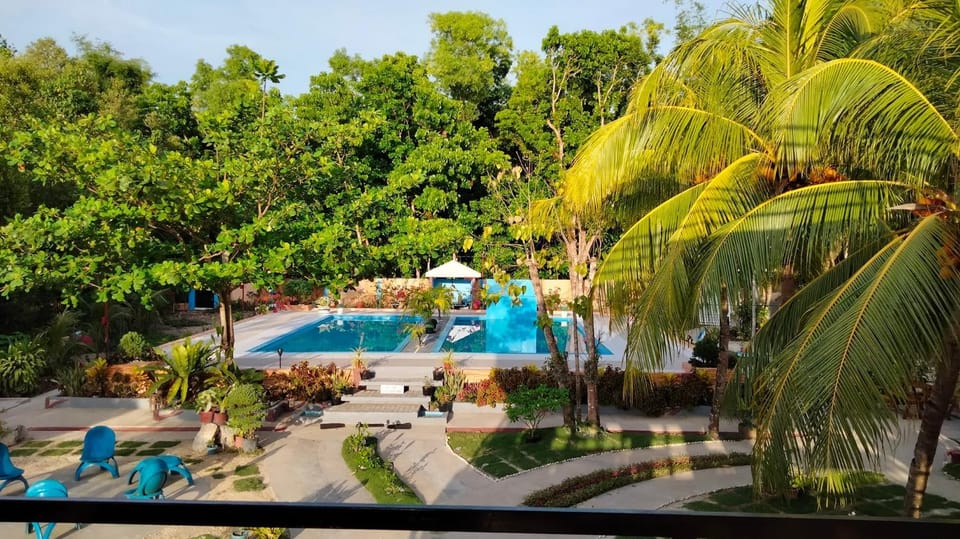 Property building, Restaurant/places to eat, Day, Garden, Banquet/Function facilities, Garden view, Pool view, Swimming pool, Breakfast, sunbed
