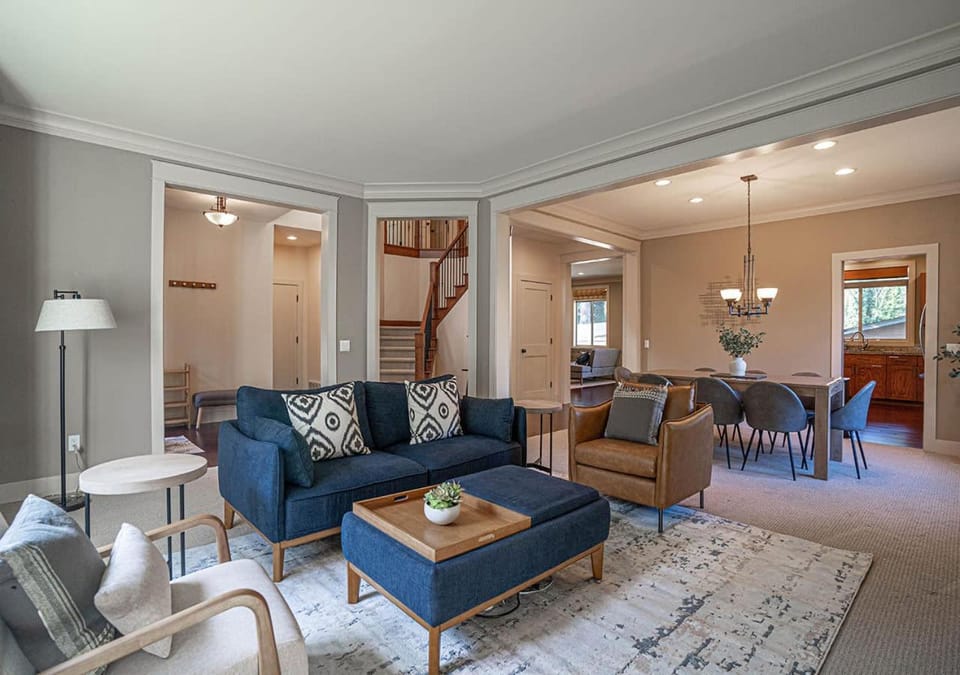 Kirkland's Expansive Custom-Built Family Haven Near Juanita House in Kirkland