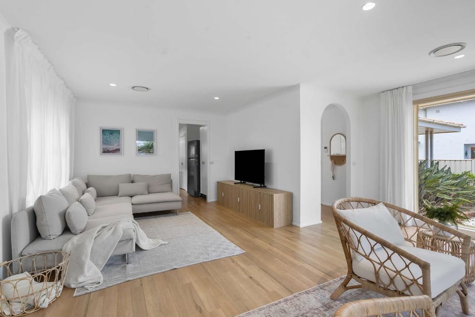 Collingwood - 4BR modern beachfront holiday home House in Huskisson