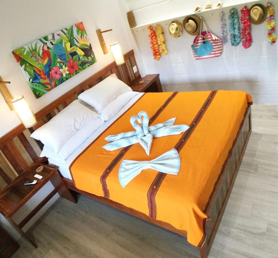 Tropical 1BR Suite with Pool Access - Flying Pig Apartment in Stann Creek District