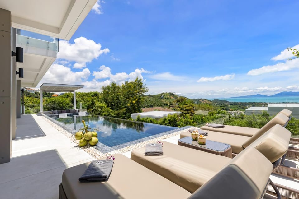 Mountain view, Sea view, Swimming pool, sunbed