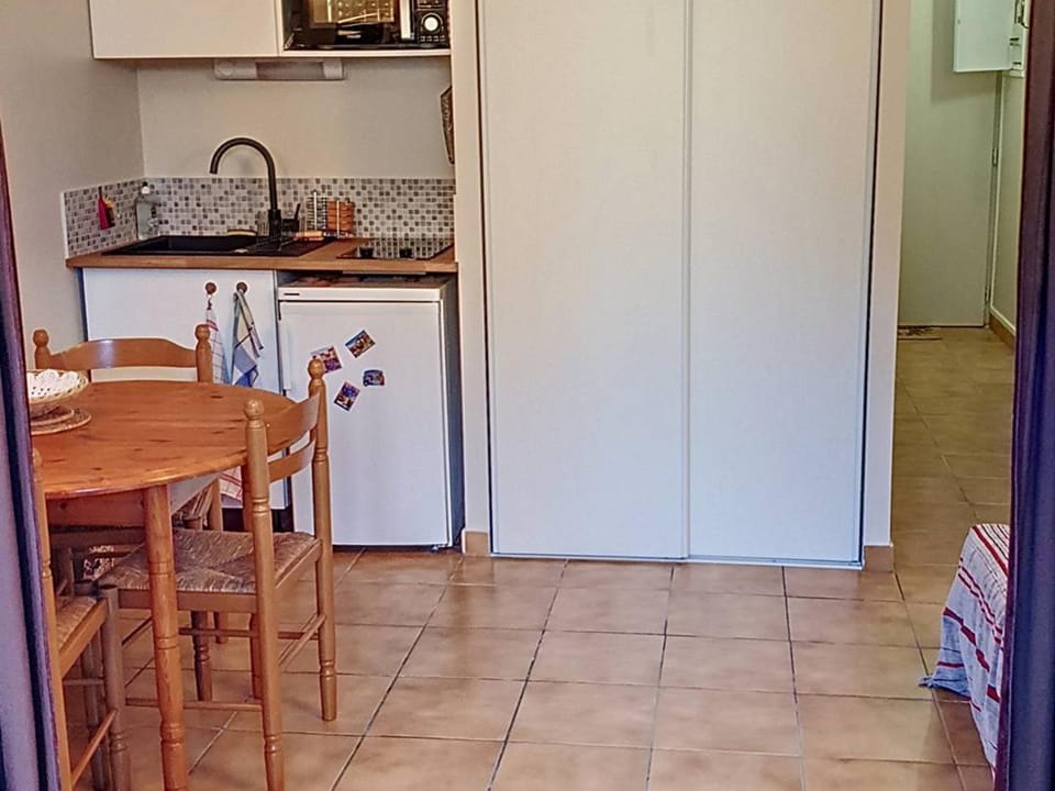 T2 rénové climatisé avec jardinet à 400m des plages - FR-1-610-97 Apartment in Bormes-les-Mimosas