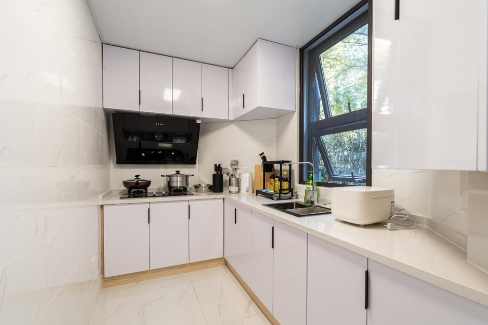 Shanghai Hills&Linghu's Transit-Prime Suite-Line 2, Huamu Rd 788, Direct to Key Spots & SNIEC Apartment in Shanghai