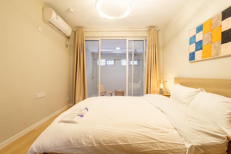 Bed, Photo of the whole room, Bedroom, air conditioner