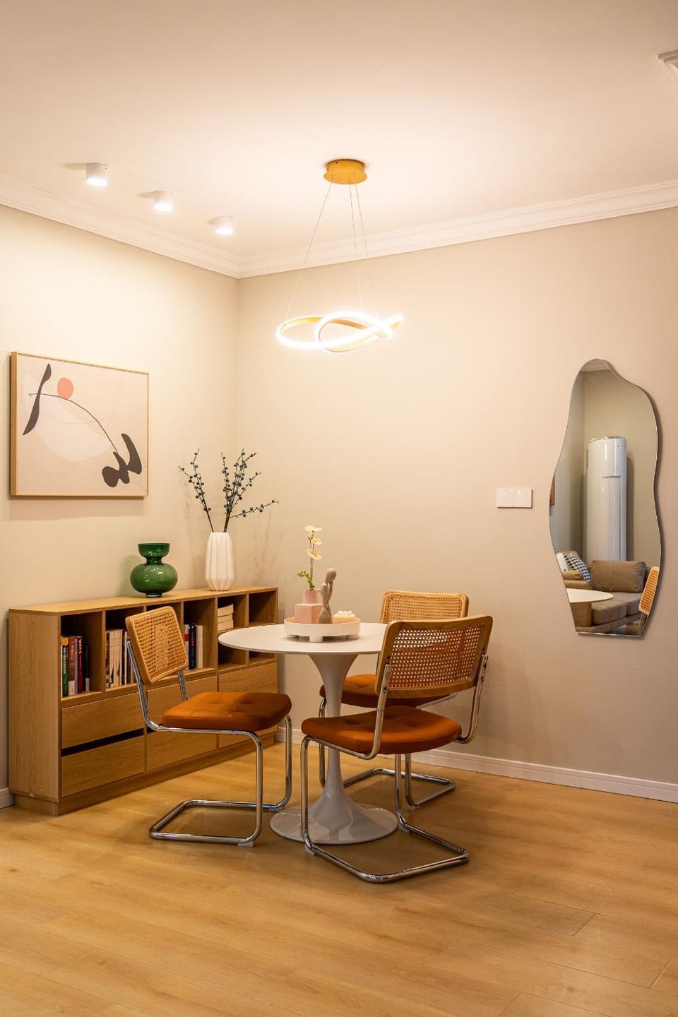 Shanghai Hills&Linghu's Transit-Prime Suite-Line 2, Huamu Rd 788, Direct to Key Spots & SNIEC Apartment in Shanghai