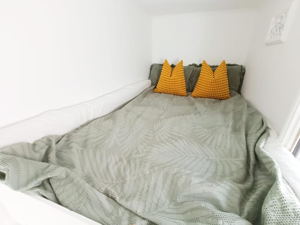 1 Min Walk 2 Station Aircon Loft Bed Near Airport & City Vacation rental in Marrickville