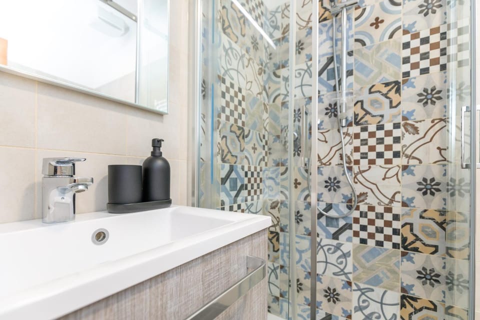 Shower, Bathroom