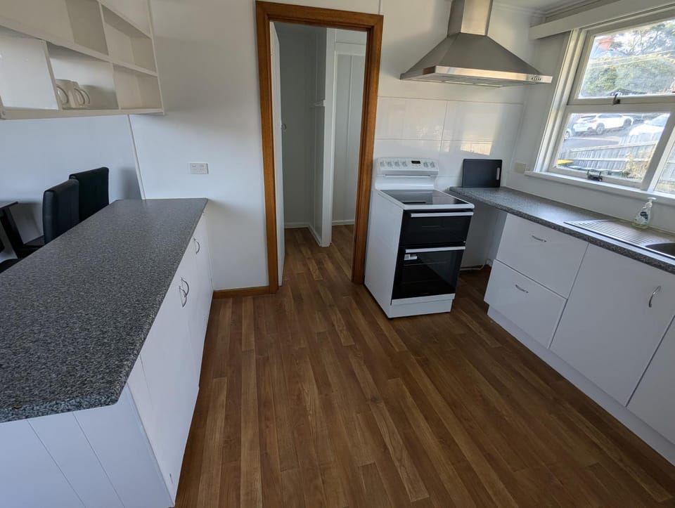 Bayley 1 - Walk to city from 2 bedroom apartment with city and mountain views Apartment in Hobart