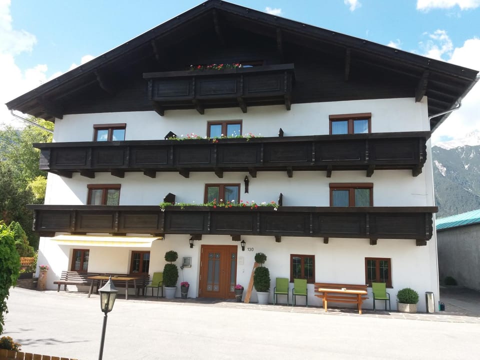 Property building, Facade/entrance, Spring