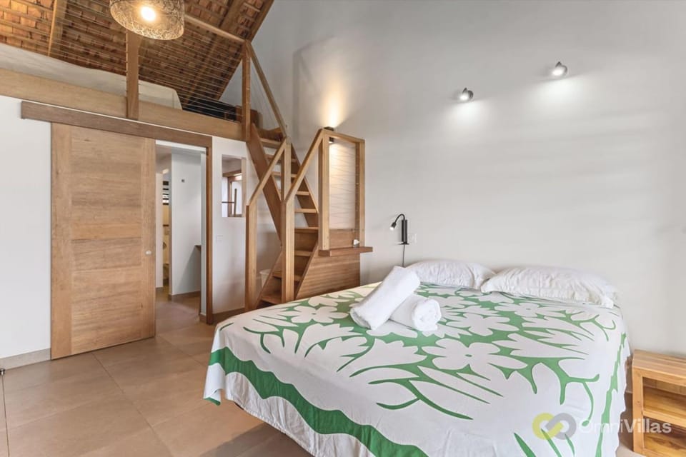 Coastal Bliss: 1BR Bungalow by the Sea in Moorea House in Moorea-Maiao