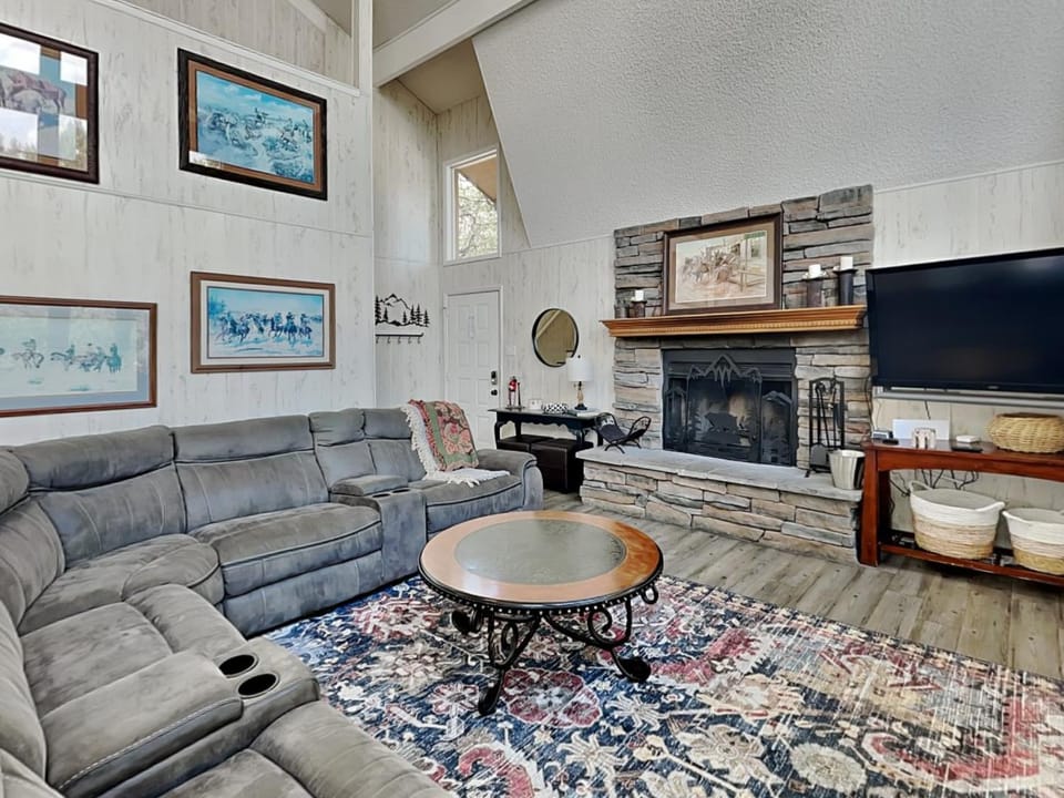 TV and multimedia, Living room, Seating area, fireplace, furniture