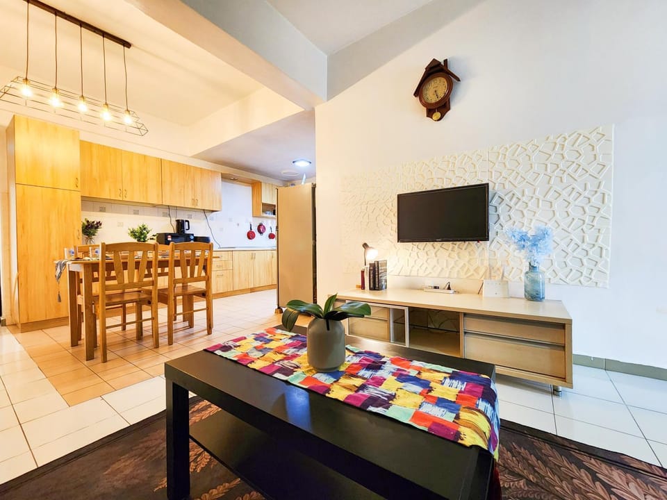 Communal lounge/ TV room, TV and multimedia, Kitchen or kitchenette, Living room, Seating area, Dining area, Evening entertainment