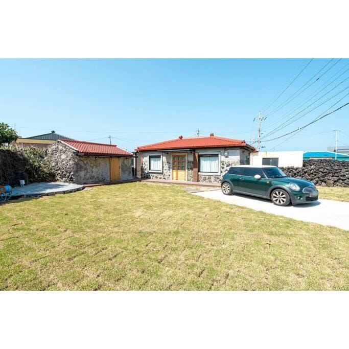 Property building, Day, Parking