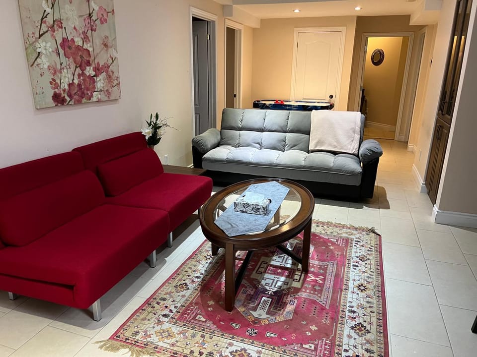 2 bedroom basement with parking Apartment in Richmond Hill