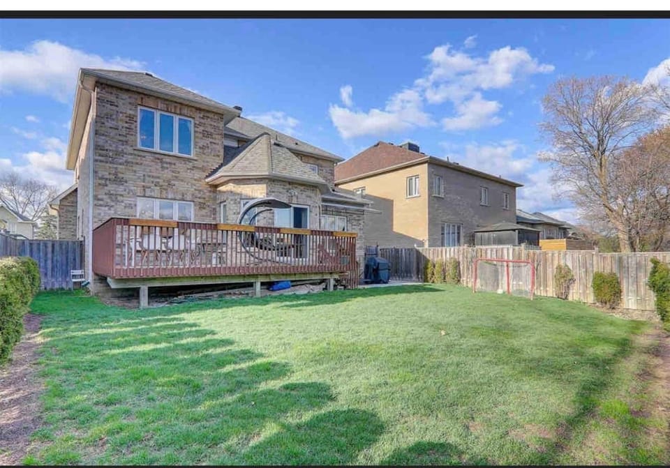2 bedroom basement with parking Apartment in Richmond Hill