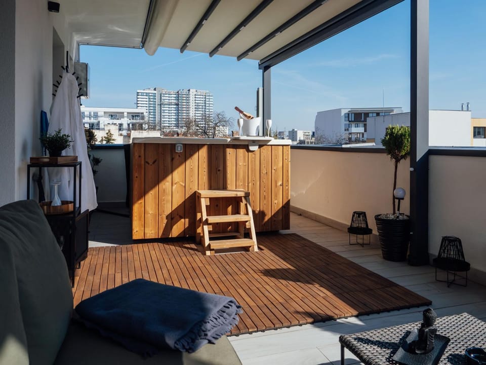 Day, Hot Tub, View (from property/room), Balcony/Terrace, Balcony/Terrace, Living room, Seating area, Dining area