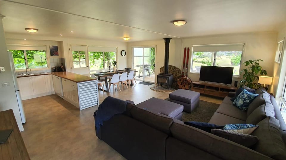 Feathertop Views and Barn House in Victoria