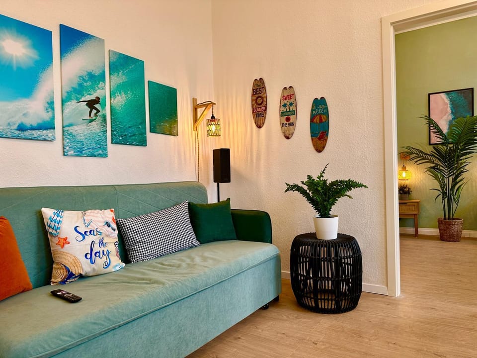 Living room, Decorative detail, Seating area