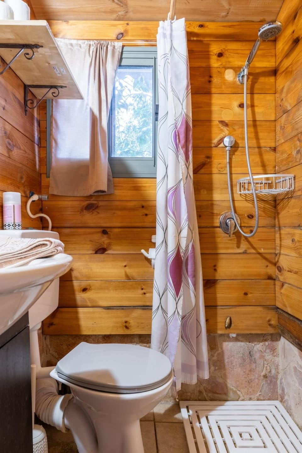 Country lodging in Manot House in North District