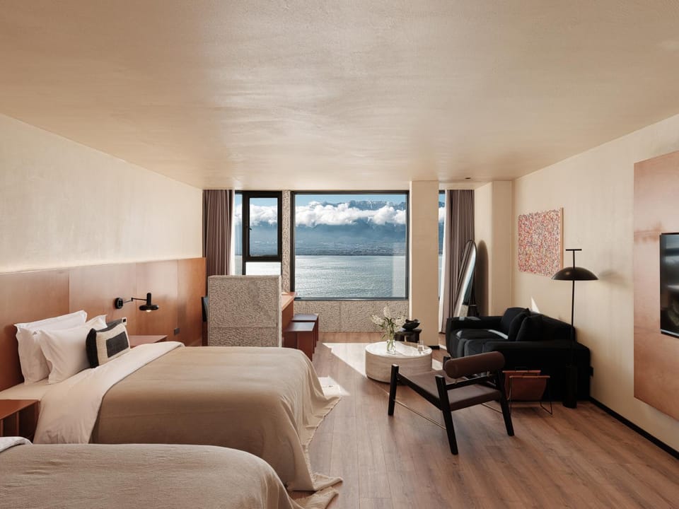 Bed, Natural landscape, Photo of the whole room