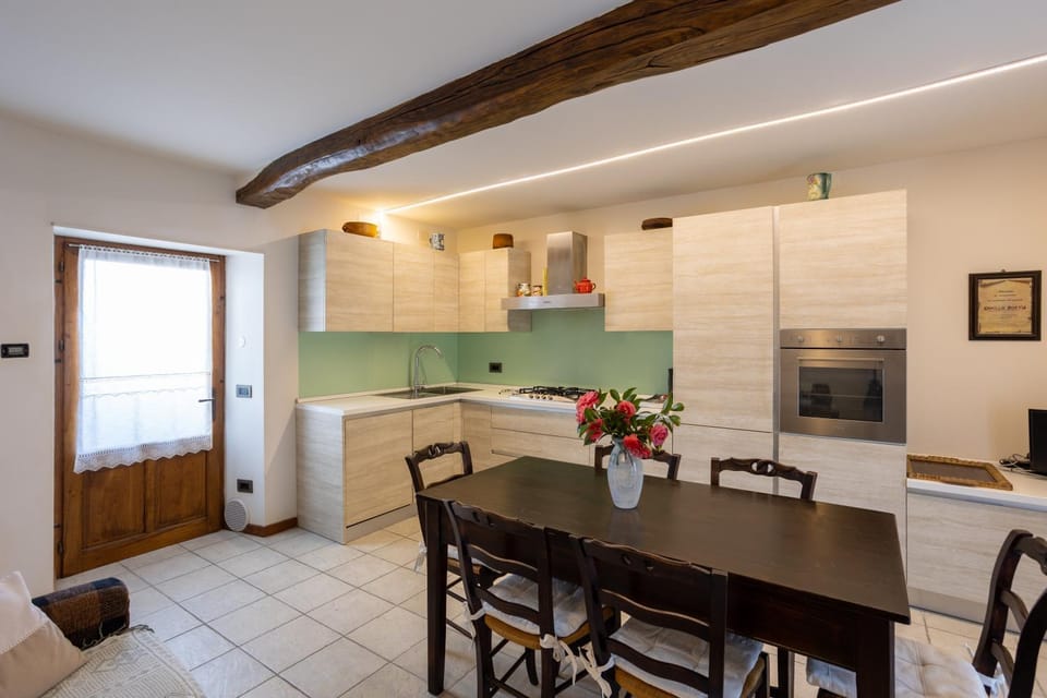 Kitchen or kitchenette, pet friendly