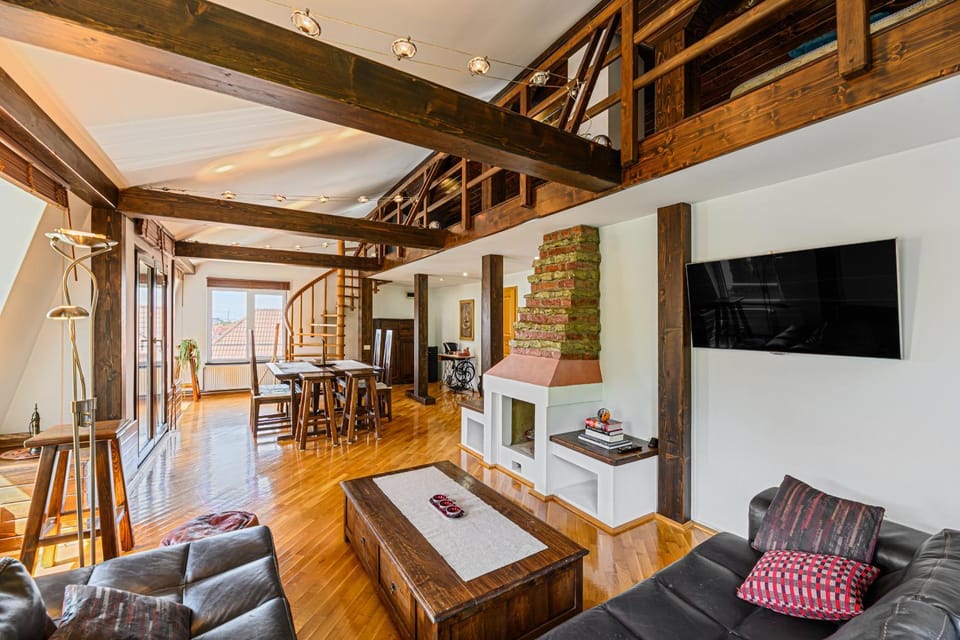 TV and multimedia, Living room, Seating area, Garden view