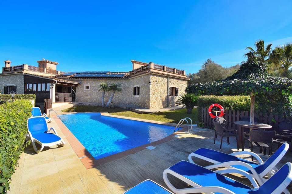 Property building, Patio, Day, Garden, Garden view, Pool view, Swimming pool, sunbed
