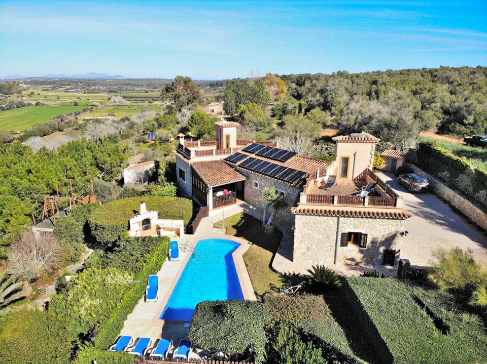 Property building, Facade/entrance, Off site, Day, Natural landscape, Bird's eye view, Pool view, Swimming pool, sunbed