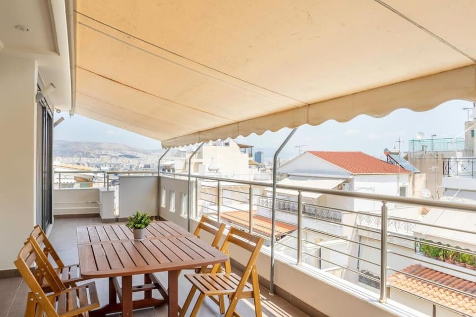 Comfort 1BR apt with amazing balcony at Piraeus Apartment in Pireas