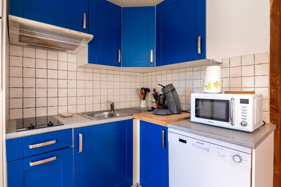 Kitchen or kitchenette, Living room