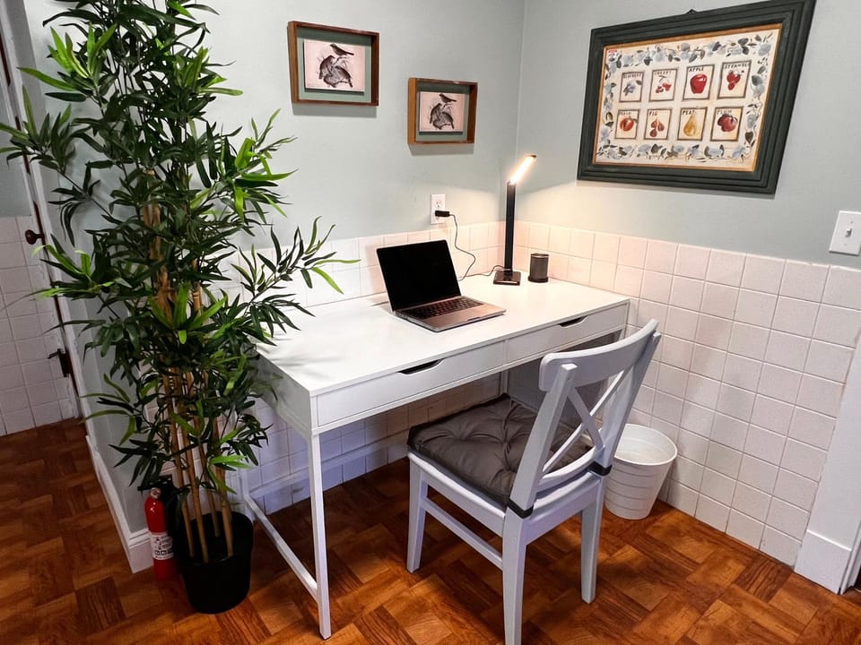 B4-1 Comfortable and Tranquil -1st Fl Apartment in West Haven