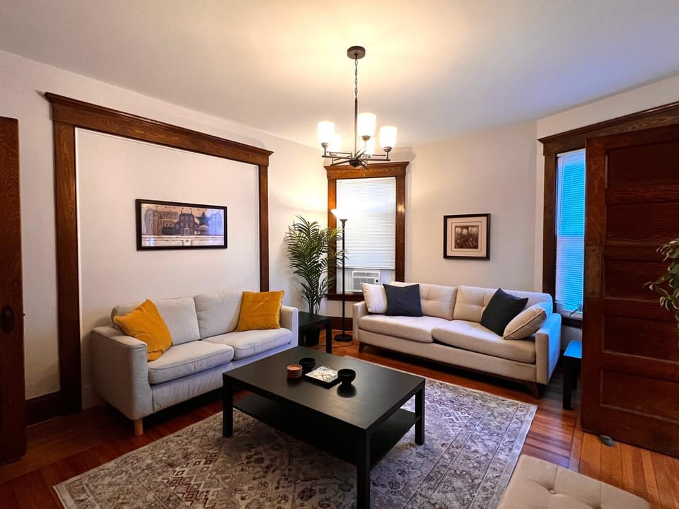 B4-1 Comfortable and Tranquil -1st Fl Apartment in West Haven