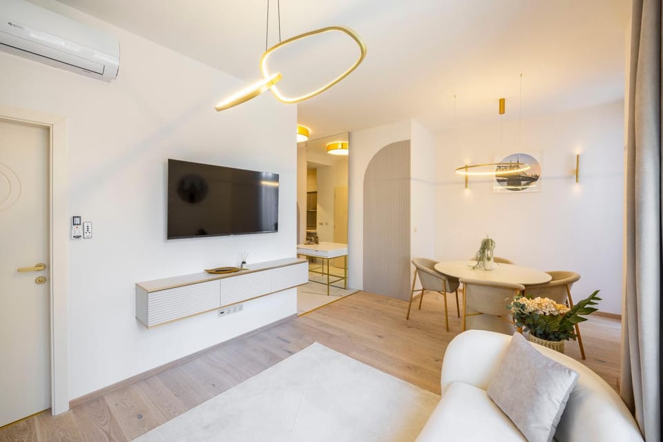 TV and multimedia, Living room, Photo of the whole room, Seating area, Evening entertainment