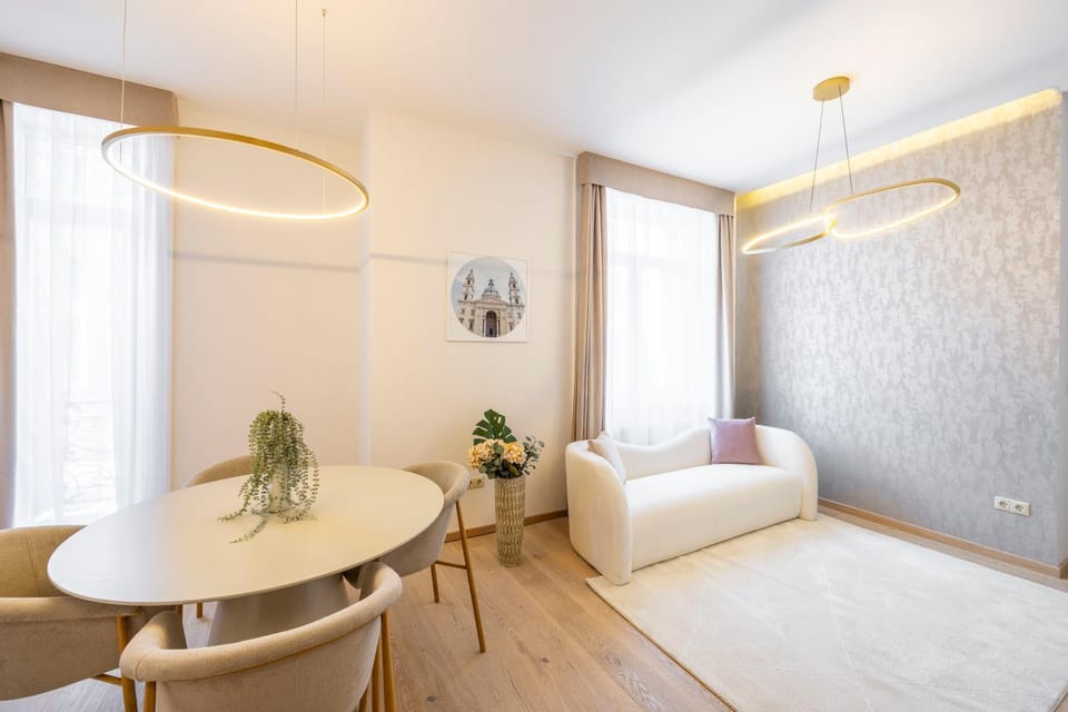 Living room, Photo of the whole room, Seating area, Dining area