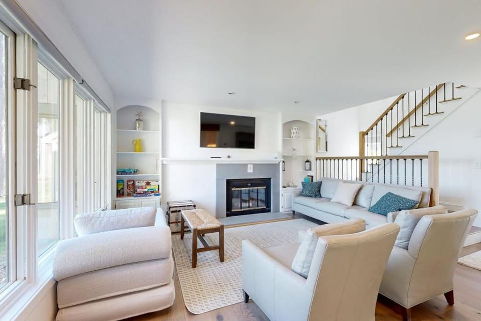 Lakeshore Retreat House in Gilford
