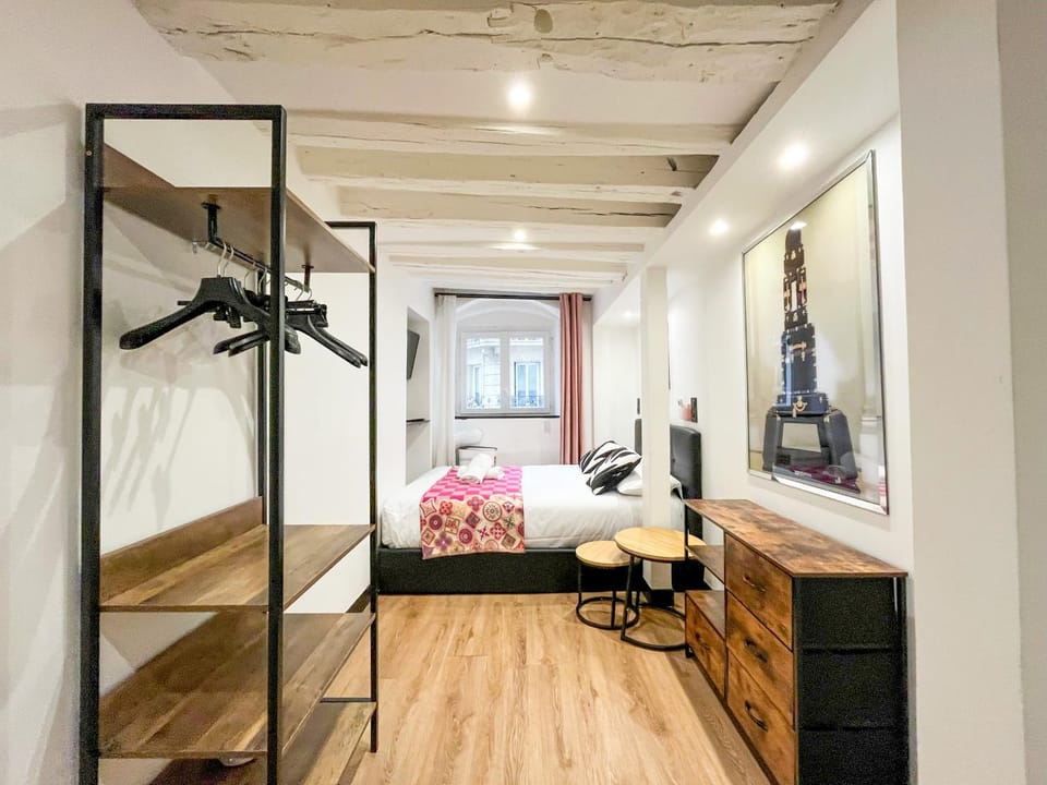Urban Flat 174 - Vuitton St Denis Apartment in Paris