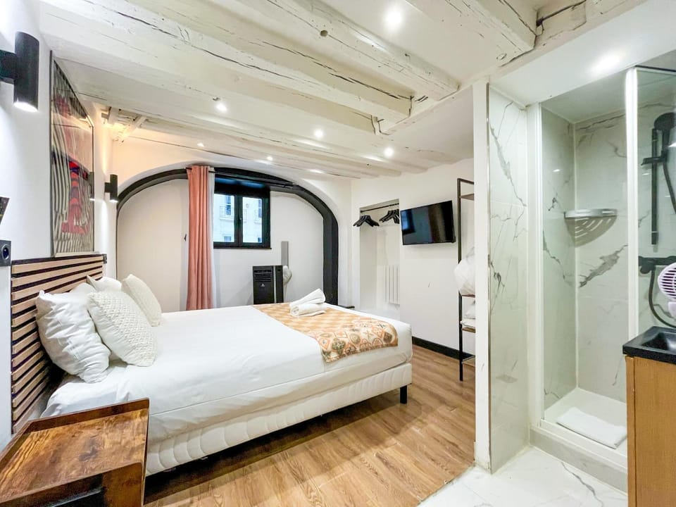 Urban Flat 174 - Vuitton St Denis Apartment in Paris