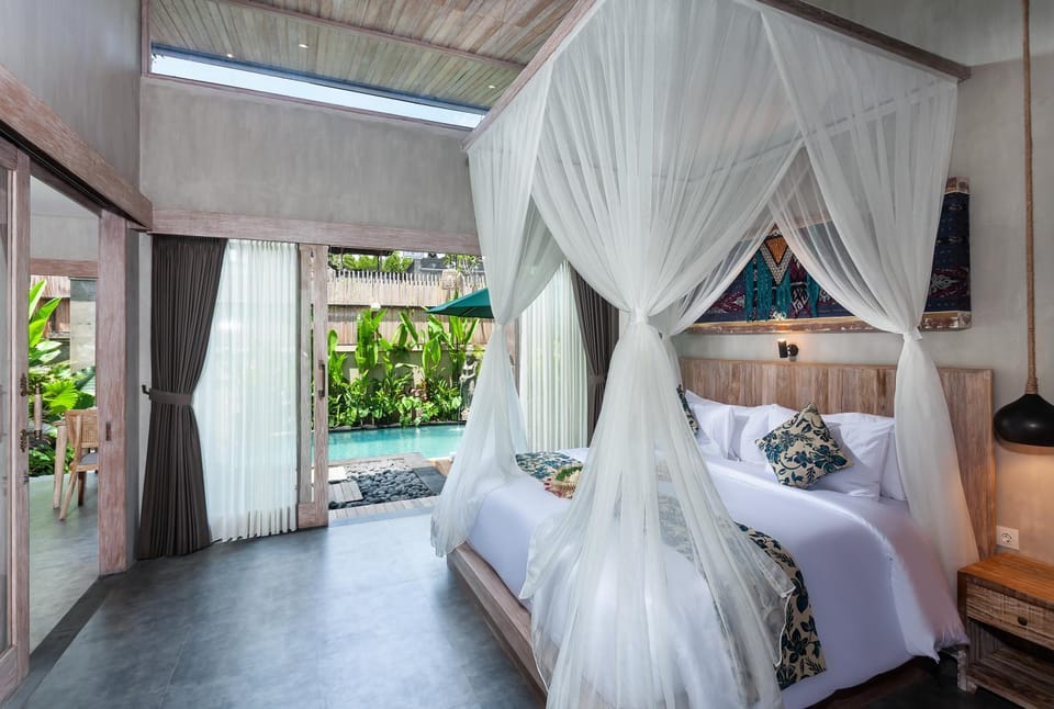 Photo of the whole room, Bedroom, Pool view