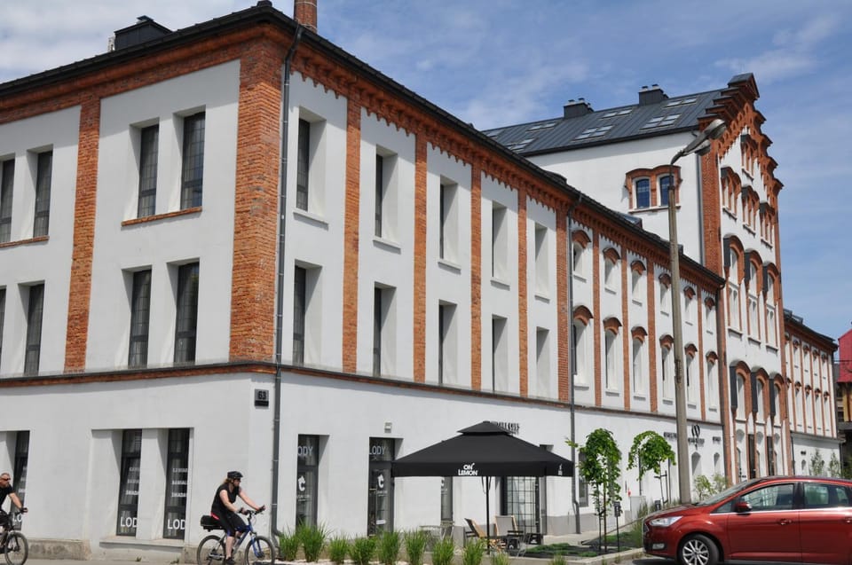 Property building, Restaurant/places to eat, Breakfast