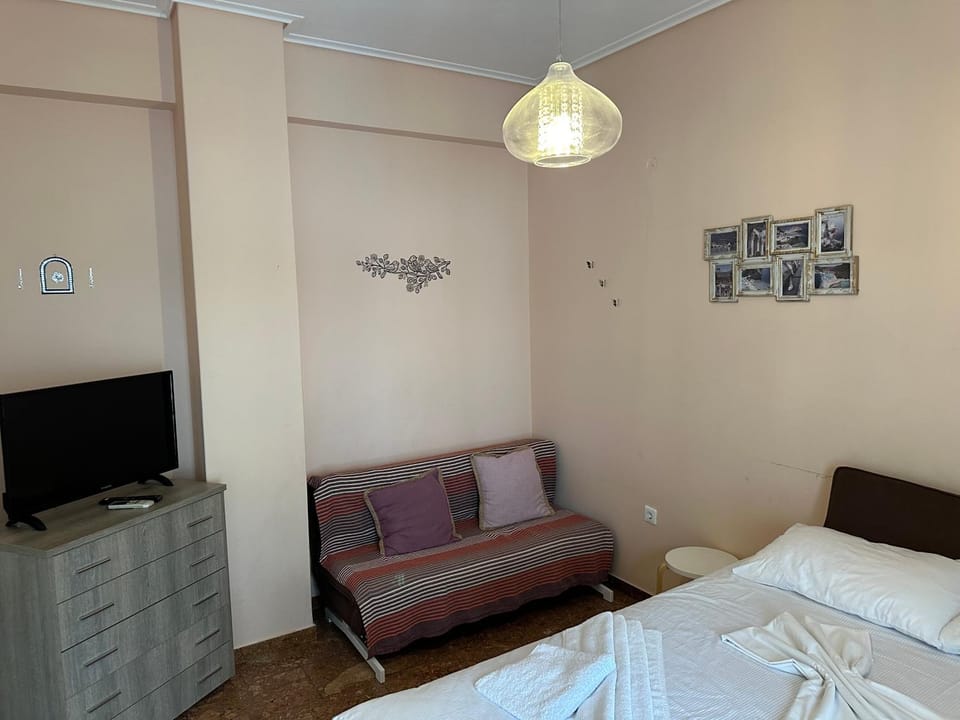 Bed, TV and multimedia, Photo of the whole room, Seating area