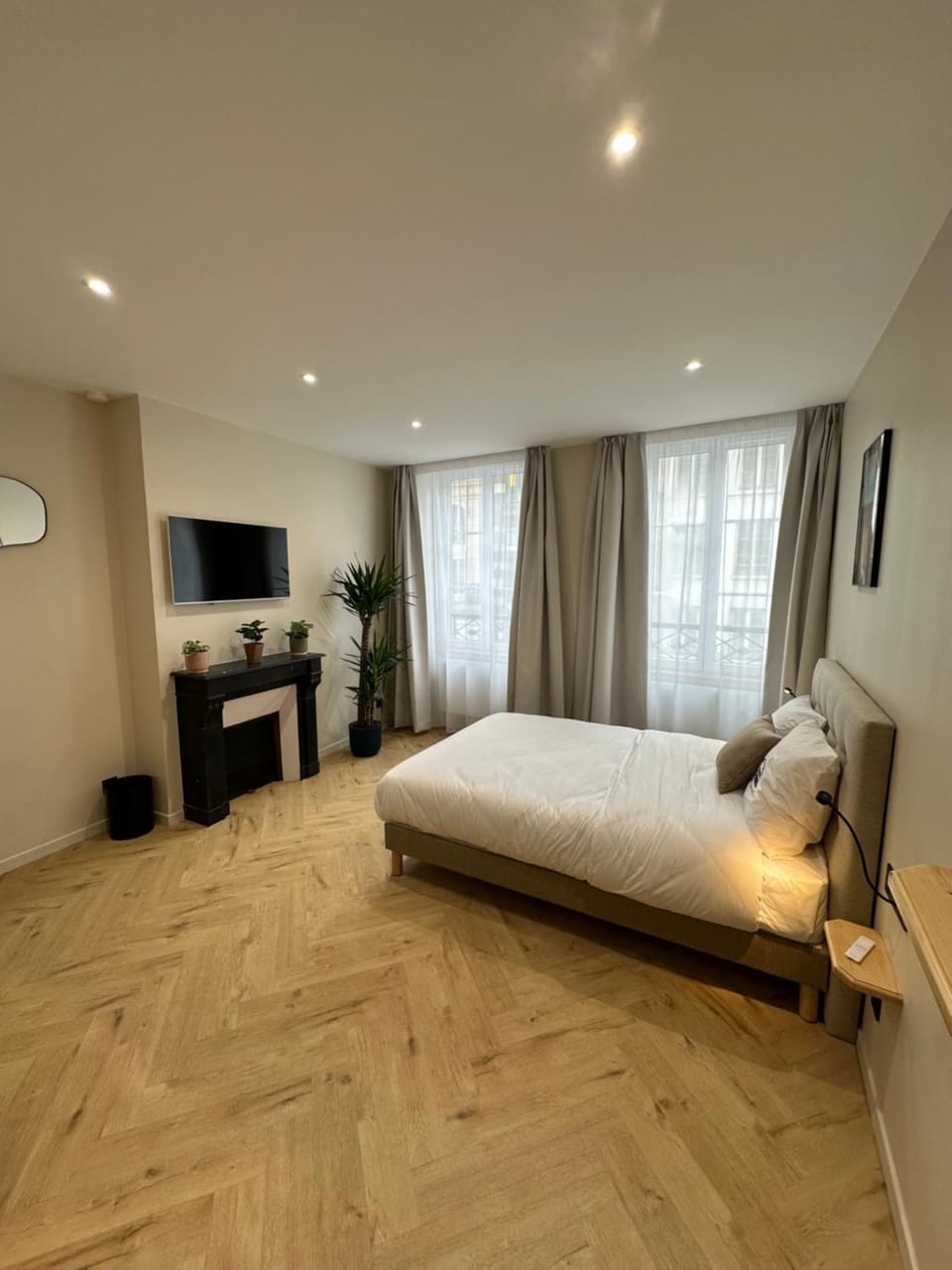 Bed, Photo of the whole room, Bedroom