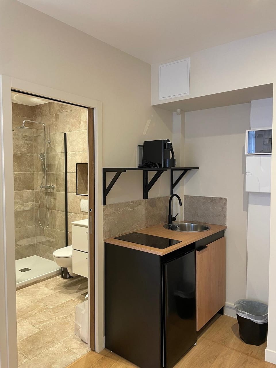 Kitchen or kitchenette
