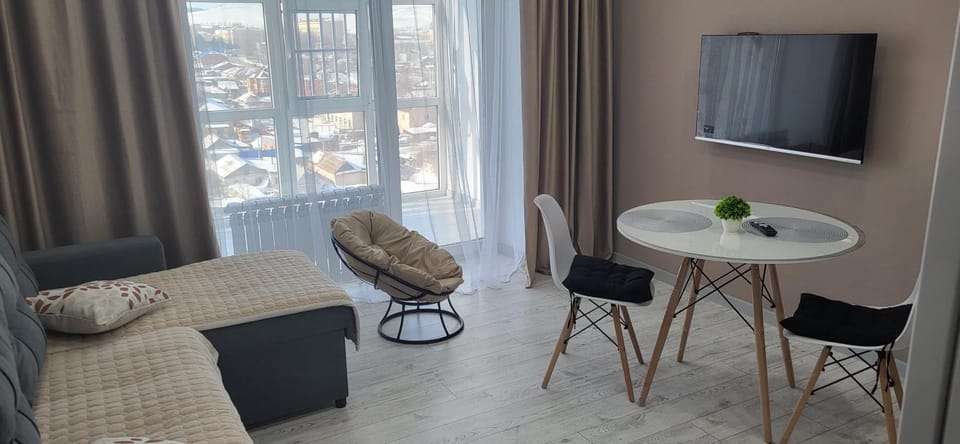 TV and multimedia, Living room, Seating area, Dining area