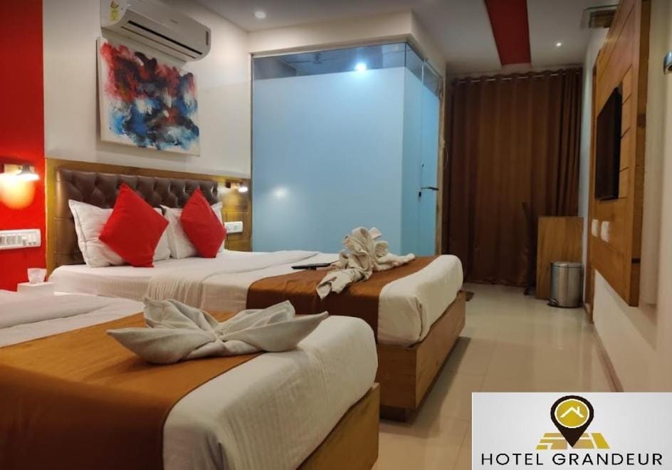 Grandeur By Avion Palace Near T2 International Airport Apartment in Mumbai