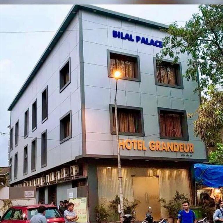 Grandeur By Avion Palace Near T2 International Airport Apartment in Mumbai