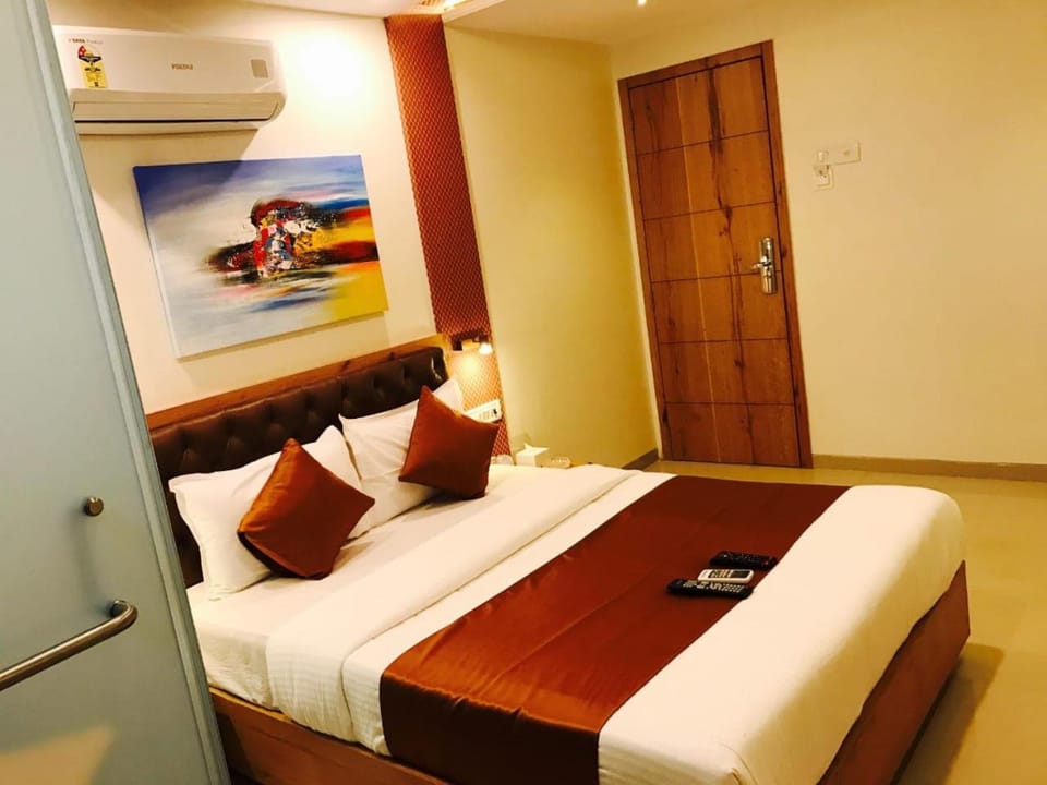 Grandeur By Avion Palace Near T2 International Airport Apartment in Mumbai